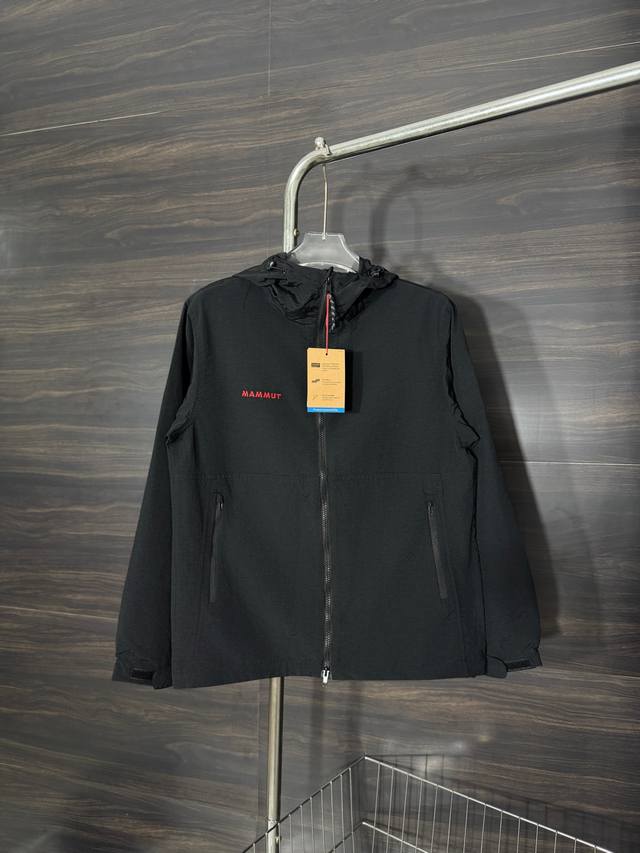 款号：He253 Mammut-猛犸象25新款红标刺绣薄款防晒服 面料采用聚酯纤维防泼水而成，布料做了防水防晒工艺，夏天妥妥的遮挡阳光，原版开发打造，胸前经典M