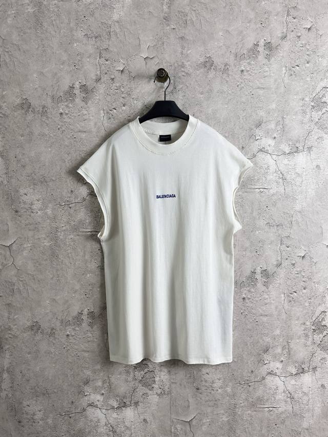 巴黎世家Balenciaga 前后字母刺绣破坏短袖 颜色：杏色 尺码：Xs-L