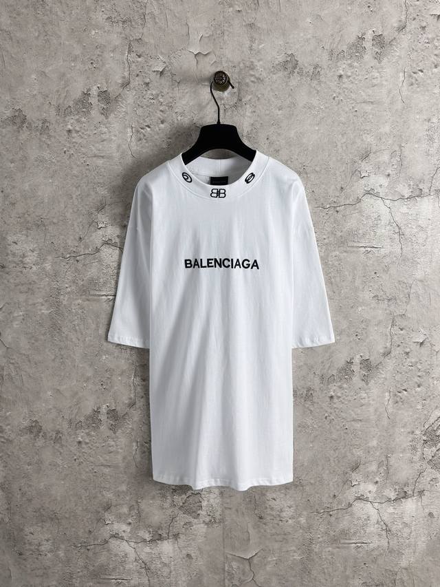 巴黎世家Balenciaga 胸前领口经典Logo刺绣短袖 颜色：白色 尺码：Xs-L