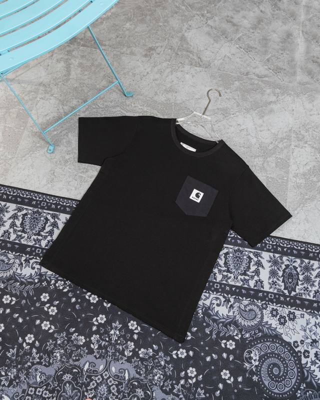 款M354 Sacai短袖 Sacai 联名款拼接T恤侧开叉上衣男女同款短袖潮 卡哈特联名 早春新款侧边纽扣开衩短袖，联名短袖太香了，明星陈冠希同款 德云社杨九