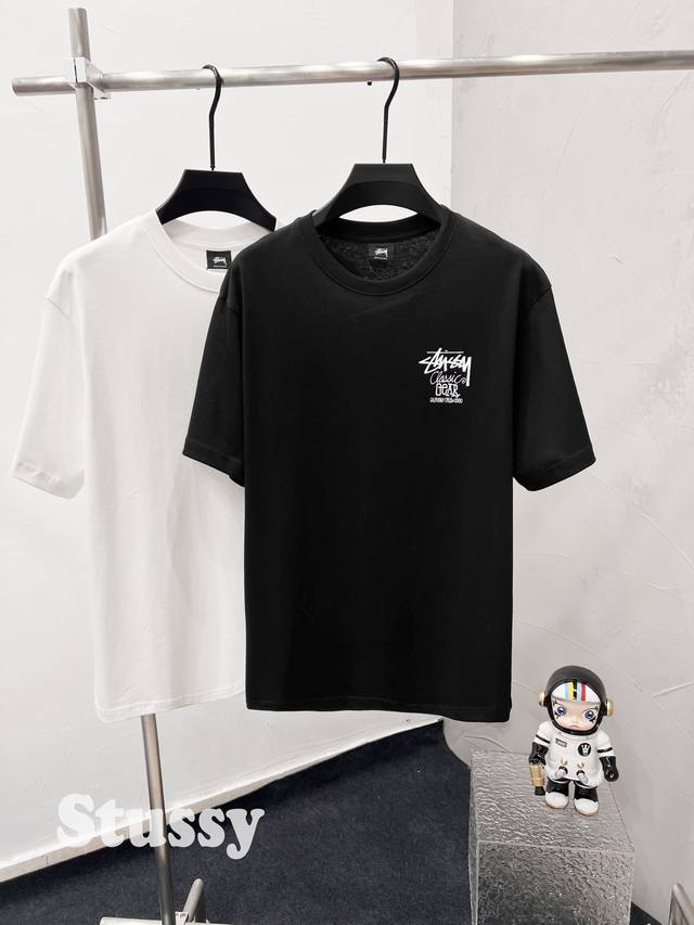 款D65 斯图西 Stussy斯图西 Logo印花短袖T恤男女同款情侣短袖T恤-顶级版本 经典款式高街滑板摇滚风格 纯棉双纱面料 宽松版型 高版本品质，非市场热