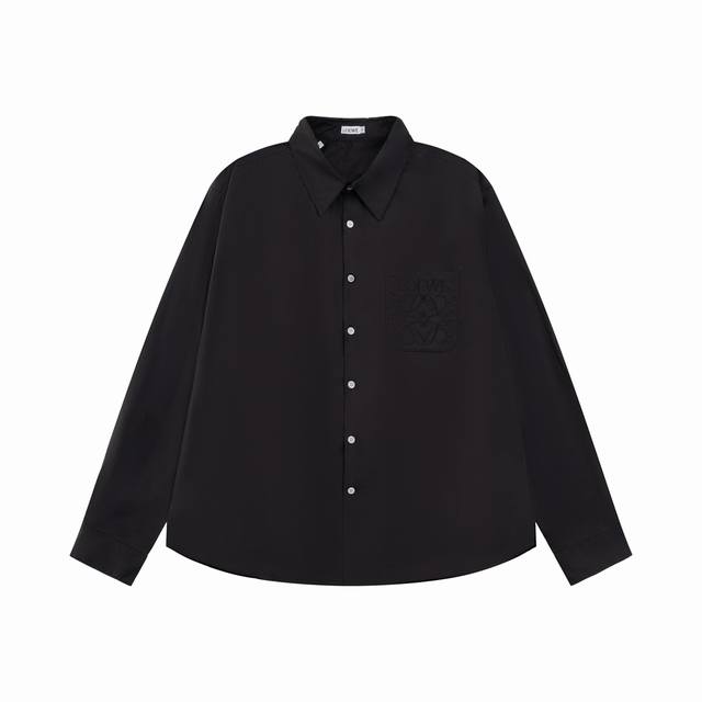款M712 罗意威衬衫 Loewe罗意威 新款 胸前口袋刺绣Logo翻领衬衫 罗意威刺绣衬衣 采用定制面料，面料上身柔软舒适，极其细腻 ！袖口采用Logo刺绣设