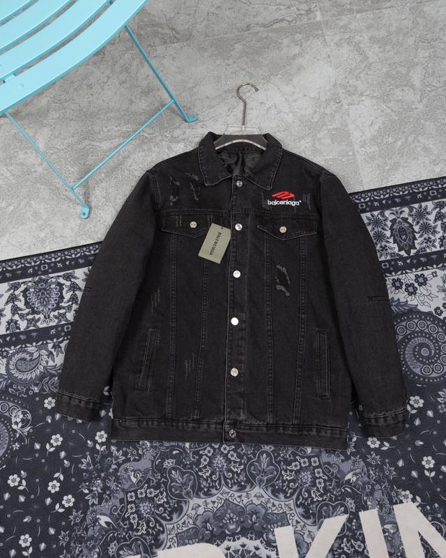 款M552 巴黎世家 Balenciag巴黎世家可拆卸羽绒棉服经典前后精密刺绣情侣款高品质牛仔外套夹克 巴黎世家牛仔衣件件经典，3D工艺牛仔外套酷得有点过分了，