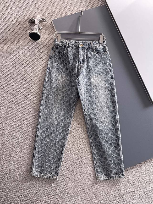迪奥 2025新品，原单牛仔裤 原版重工打造，品牌经典Logo设计，三标齐全！原版五金辅料。专柜定制牛仔面料，完全对版专柜，欢迎专柜试穿后再购买，好货不怕比。码