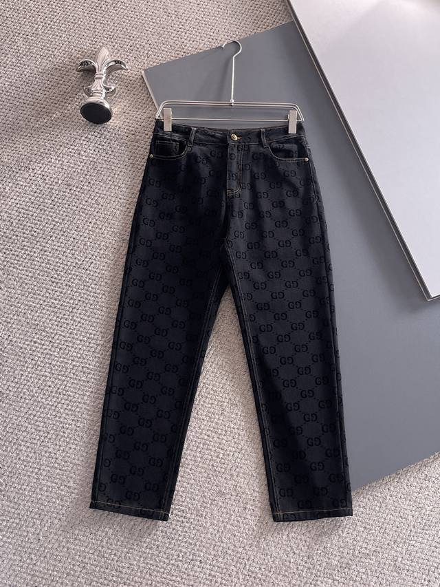 古奇 2025新品，原单牛仔裤 原版重工打造，品牌经典Logo设计，三标齐全！原版五金辅料。专柜定制牛仔面料，完全对版专柜，欢迎专柜试穿后再购买，好货不怕比。码
