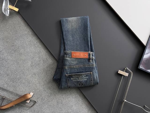 Lv*、重工水洗休闲牛仔裤，进口原版水洗弹力面料，舒适有弹性，独特设计，版型超正，舒适透气，档次极高，专柜品质，上身帅气十足，码数：29-40