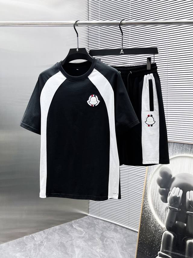 蒙口 Moncler 2025Ss夏季新款 休闲 短袖 短裤 套装，高端版本！专柜定制面料 透气舒适度高，细节无可挑剔，品牌元素设计理念，体现高品质。手感细腻柔