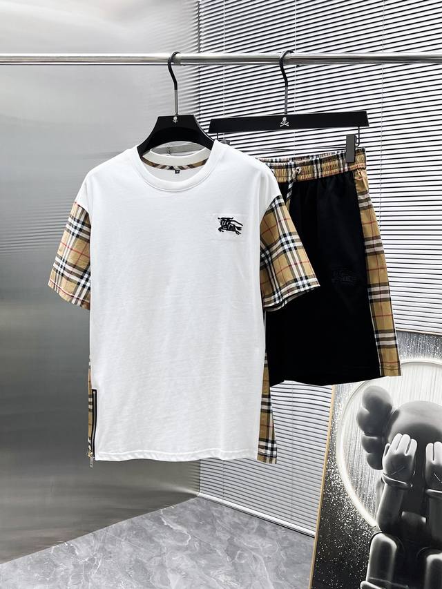 巴宝莉 Burberry 2025Ss夏季新款 休闲 短袖 短裤 套装，高端版本！专柜定制面料 透气舒适度高，细节无可挑剔，品牌元素设计理念，体现高品质。手感细