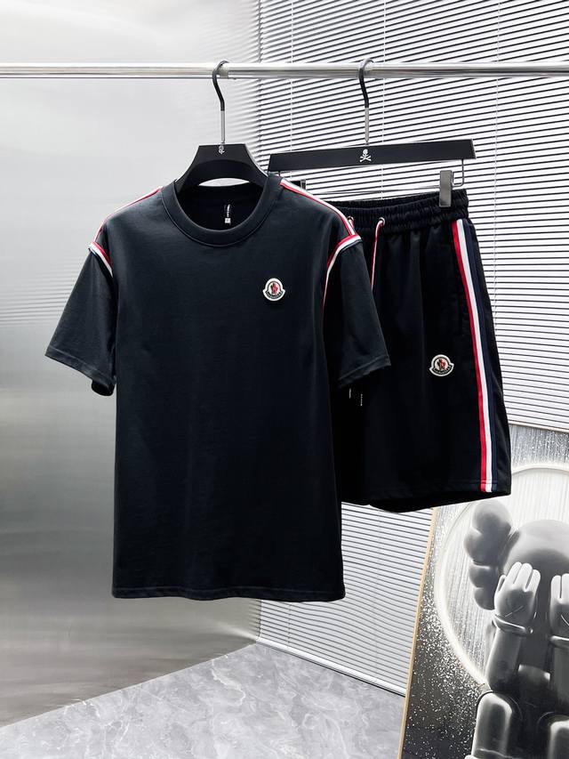 蒙口 Moncler 2025Ss夏季新款 休闲 短袖 短裤 套装，高端版本！专柜定制面料 透气舒适度高，细节无可挑剔，品牌元素设计理念，体现高品质。手感细腻柔