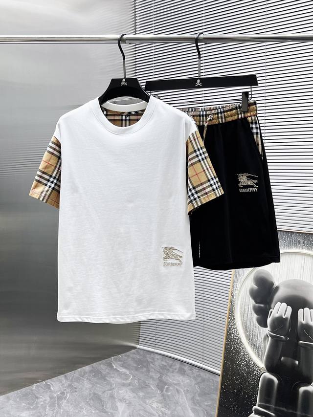巴宝莉 Burberry 2025Ss夏季新款 休闲 短袖 短裤 套装，高端版本！专柜定制面料 透气舒适度高，细节无可挑剔，品牌元素设计理念，体现高品质。手感细
