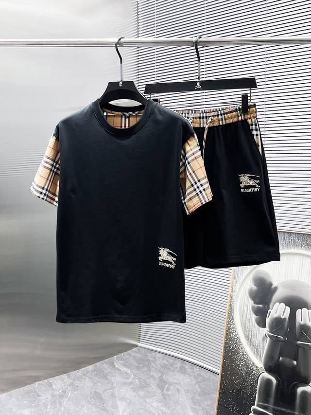 巴宝莉 Burberry 2025Ss夏季新款 休闲 短袖 短裤 套装，高端版本！专柜定制面料 透气舒适度高，细节无可挑剔，品牌元素设计理念，体现高品质。手感细