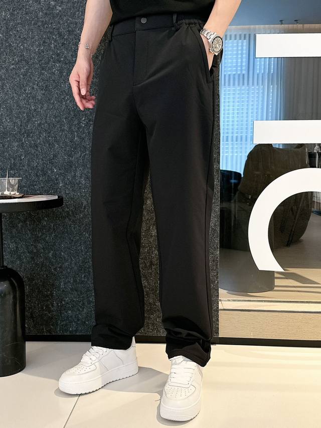 Z家 专柜新品同步上市。原单订制高品质时尚休闲裤。超级百搭款。独家定制面料，手感细腻柔软，贴身舒适，上身超有型！原版定制超靓版型、上身显腿修长，內里，走线都无可