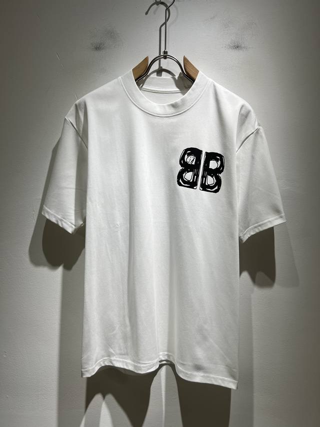 Balenci*Ga巴黎*家 2025春夏新款男女同款短袖T恤！走秀图案印花时尚休闲短袖T恤衫！设计Logo压胶设计！极具设计精选客供260G纯棉面料，手感柔软