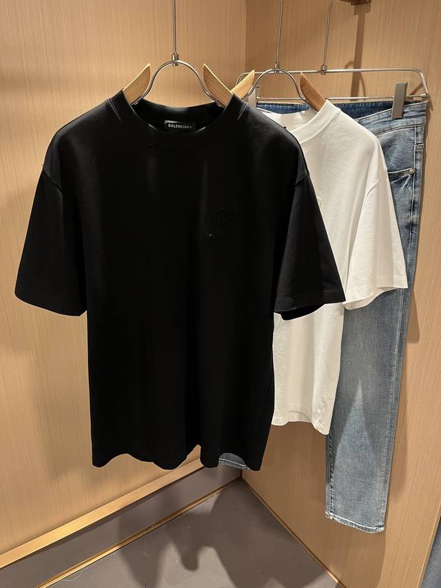 Balencia*巴黎*家 2025春夏新款男女同情侣款休闲宽松棉质圆领短袖T恤衫！贸易公司渠道稀出，同步官网发售 ！ 2025春夏最新系列，经典时尚设计元素，