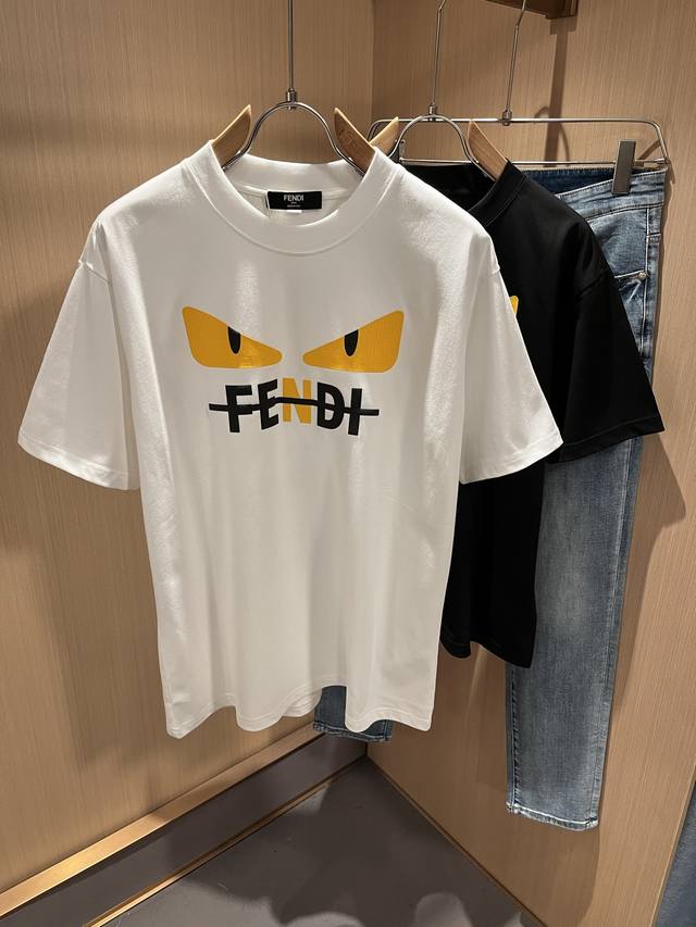 Fen*I 芬*迪2025春夏新款Fd家族Ff男女同款短袖T恤，男女同款百搭极简短袖。意大利原厂订单，Fd家族人气单品，简约纯色系打造。Fd家族经久不衰的标志性
