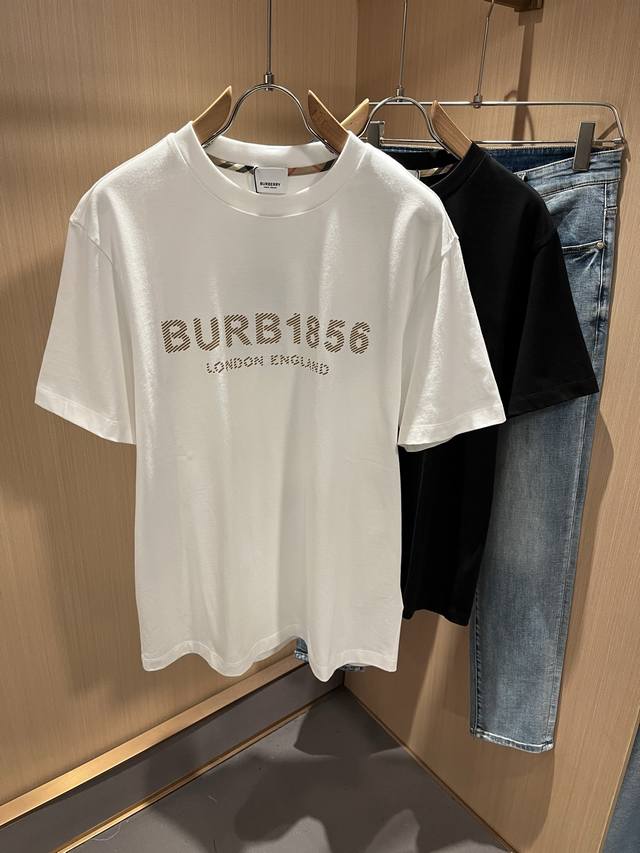 Burber*Y巴*莉2025春夏新品男女同款短袖T恤，重磅来袭，最近比较火热的环保纯棉面料制作而成，高端户外运动休闲系列，非常火热运动风潮！Bur最新研发的特