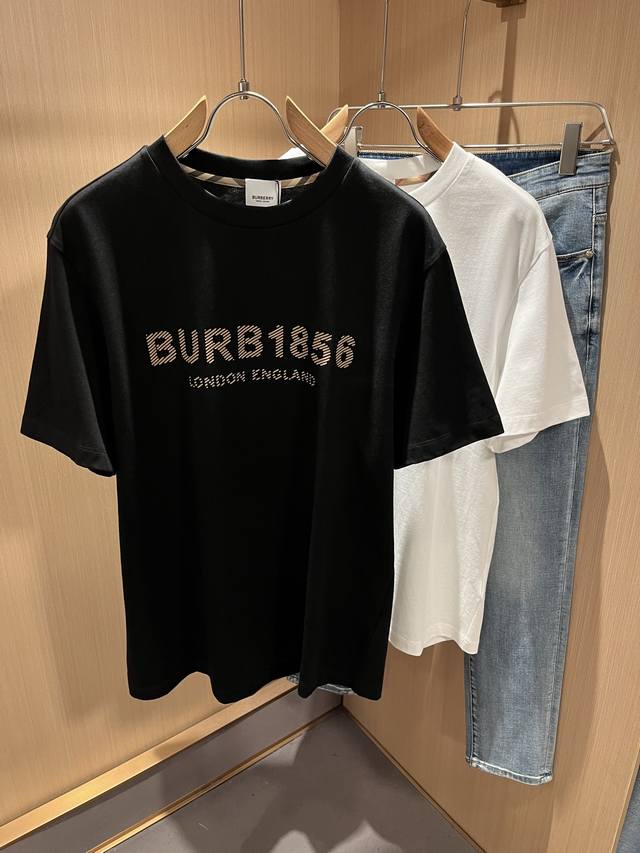 Burber*Y巴*莉2025春夏新品男女同款短袖T恤，重磅来袭，最近比较火热的环保纯棉面料制作而成，高端户外运动休闲系列，非常火热运动风潮！Bur最新研发的特