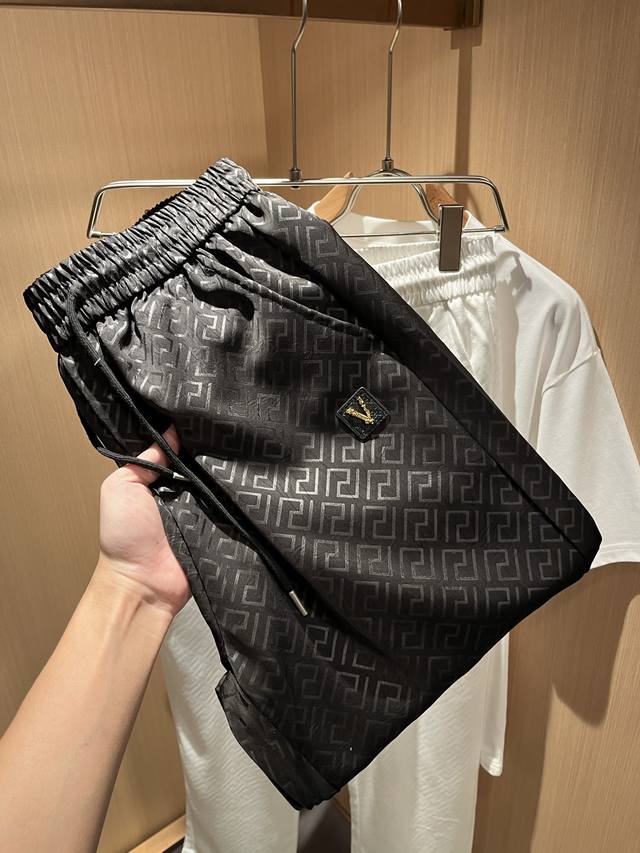 Versa*E 范*哲2025春夏新款男女同款休闲裤，潮流轻奢新品登场 原单复刻产物 高端品质 市场最高版本 米兰时装设计师款 先睹为快，独家现货发售！裤腿Lo