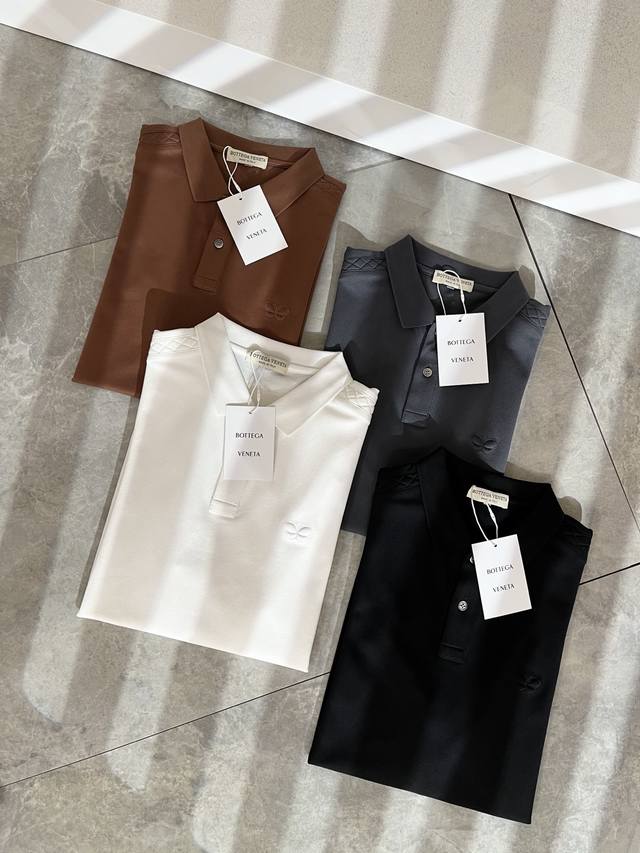 Bottegavene*A宝*嘉 2025春夏新款翻领Polo衫这是今年目前为止最牛批的一款纯色高品质Polo衫！！！客供进口珠地棉面料！简单品牌标志性Logo