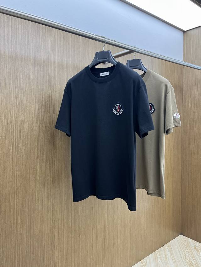 新品 Mon 2540春夏新款男女同款短袖圆领T恤，极具个性高级风，标志Logo印花工艺设计！定制纯棉面料！一款简约高级的时尚单品，穿搭魅力十分高级不俗的时尚产