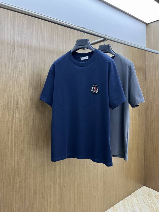 新品 Mon 2540春夏新款男女同款短袖圆领T恤，极具个性高级风，标志Logo印花工艺设计！定制纯棉面料！一款简约高级的时尚单品，穿搭魅力十分高级不俗的时尚产