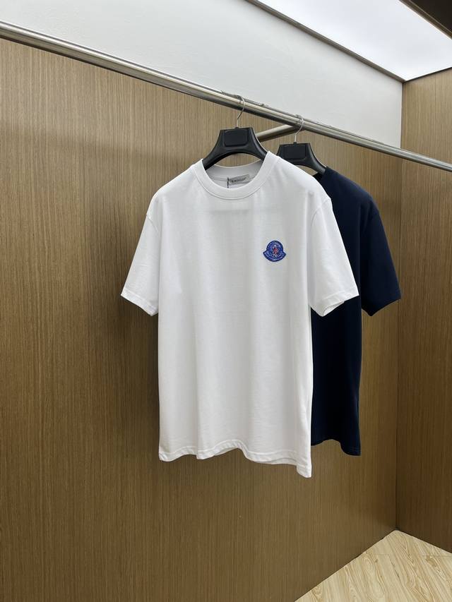新品 Mon 2540春夏新款男女同款短袖圆领T恤，极具个性高级风，标志Logo印花工艺设计！定制纯棉面料！一款简约高级的时尚单品，穿搭魅力十分高级不俗的时尚产