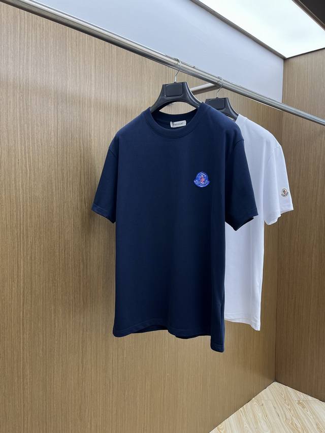 新品 Mon 2540春夏新款男女同款短袖圆领T恤，极具个性高级风，标志Logo印花工艺设计！定制纯棉面料！一款简约高级的时尚单品，穿搭魅力十分高级不俗的时尚产