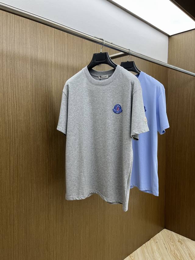 新品 Mon 2540春夏新款男女同款短袖圆领T恤，极具个性高级风，标志Logo印花工艺设计！定制纯棉面料！一款简约高级的时尚单品，穿搭魅力十分高级不俗的时尚产