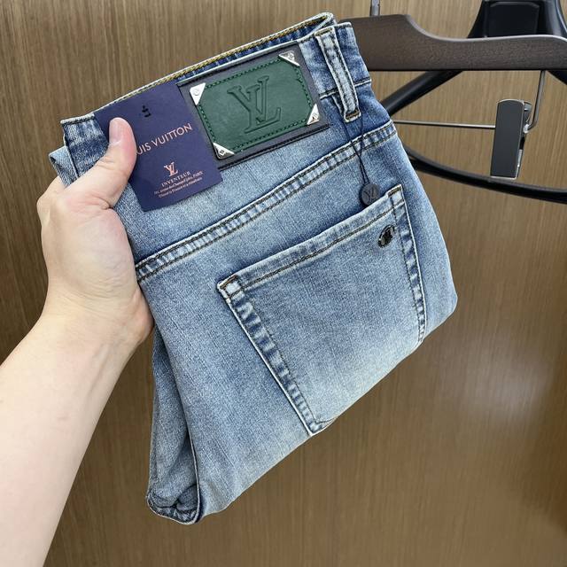 新款 Lv 高端定制、25Ss春夏最新款牛仔裤 柜台同步发售 进口固色面料 原版定制复刻 客供五金辅料 原单品质 重工洗水 做工走线精细 上身绝佳！优选单品 F
