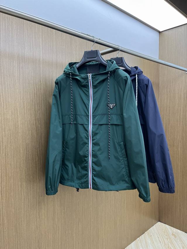 新品 Pd 2540开春新款男士连帽夹克外套，高定专柜面料 透气舒适度高，细节无可挑剔，品牌元素设计理念，做工考究工艺复杂，专业代购级体现高品质。Lz手感细腻柔