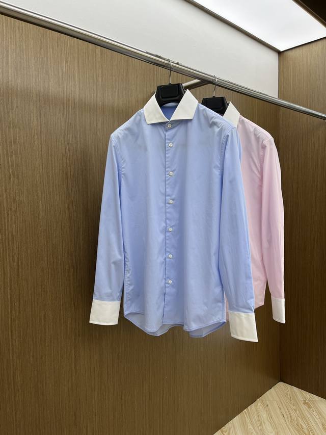 新品 Pd Ss春夏新款时尚简约长袖衬衫，本款轻盈棉质衬衣采用全棉质地面料，经典简约设计搭配，清爽色调，颜色超超超超级赞，这一季最值得入手的单品，简约大气又精致