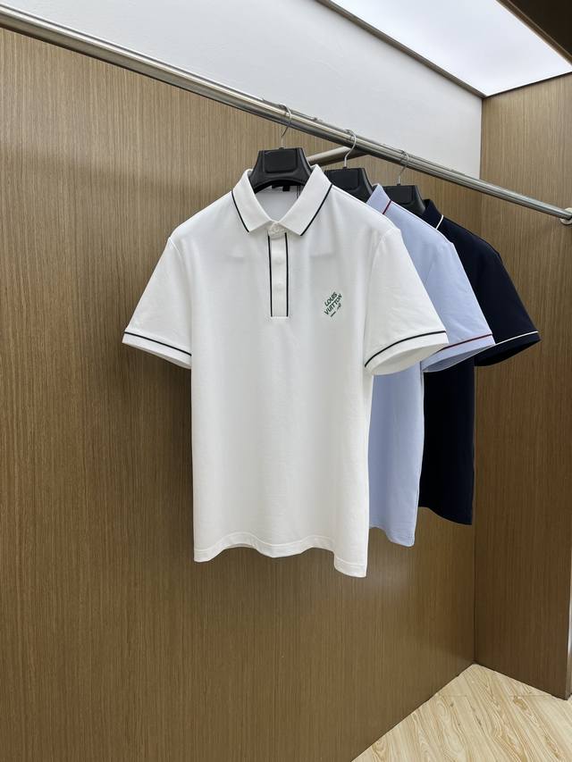 新款 Lv 2540春夏新款男士短袖Polo衫，品牌最新设计元素！既不单调也不复杂,恰到好处的展现品味！客供顶级定制珠地棉面料！舒适吸汗透气根本不在话下,面料独