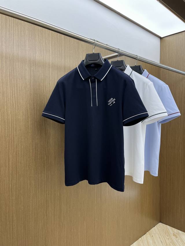 新款 Lv 2540春夏新款男士短袖Polo衫，品牌最新设计元素！既不单调也不复杂,恰到好处的展现品味！客供顶级定制珠地棉面料！舒适吸汗透气根本不在话下,面料独