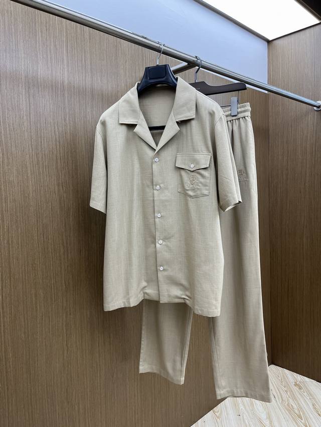 套 Lpss春夏新品套装Polo短袖+卫裤进口棉麻面料，内里包边走线均匀细致，密而不乱彰显大厂做派。面料，柔软细腻，挺阔舒适。细腻好穿易打理干爽透气不沾身。质感