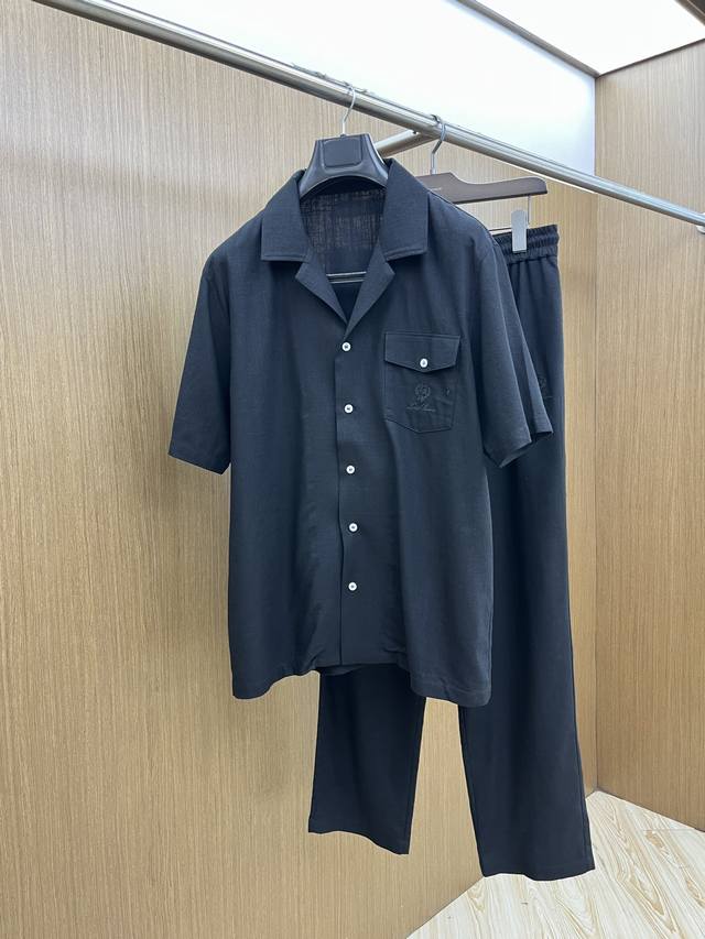 套 Lpss春夏新品套装Polo短袖+卫裤进口棉麻面料，内里包边走线均匀细致，密而不乱彰显大厂做派。面料，柔软细腻，挺阔舒适。细腻好穿易打理干爽透气不沾身。质感