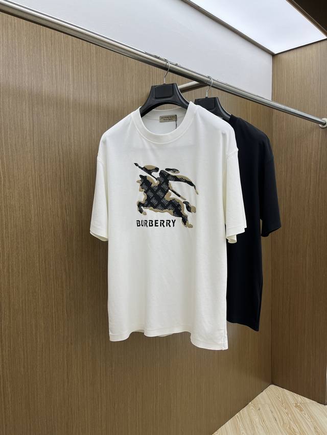 新品 Bbr 专柜新款高定面料 250克纯棉 2025蛇年春夏专柜新品短袖时尚经典圆领短袖袖口下摆采用无痕设计 时尚单品设计，更加时尚舒适，高标准定制，上身非常