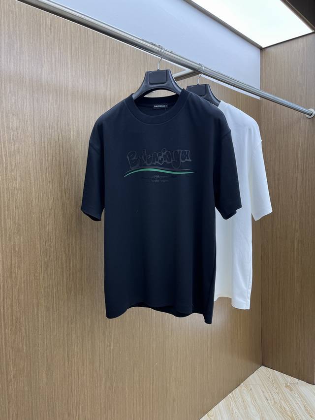 新品 Bbg 专柜新款高定面料 250克纯棉 2025蛇年春夏专柜新品短袖时尚经典圆领短袖袖口下摆采用无痕设计 时尚单品设计，更加时尚舒适，高标准定制，上身非常