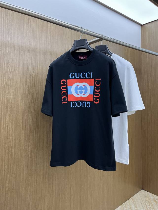 Guc Ss夏装新品 专柜在售 最新系列图案Logo短袖T恤 必须人手一件的节奏！ 进口顶极精梳棉面料，极为亲肤舒适 摸上去非常的细腻，质感很好，完美体现立体感