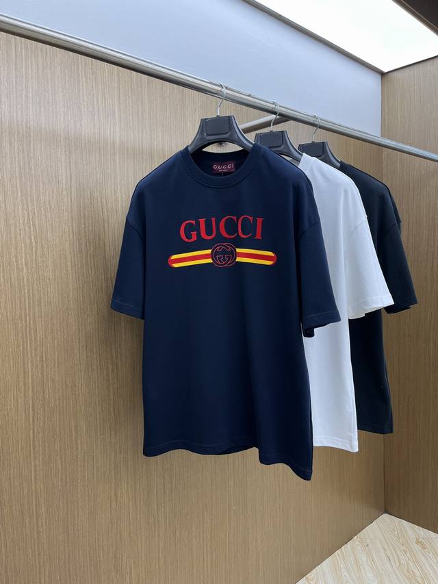 Guc Ss夏装新品 专柜在售 最新系列图案Logo短袖T恤 必须人手一件的节奏！ 进口顶极精梳棉面料，极为亲肤舒适 摸上去非常的细腻，质感很好，完美体现立体感