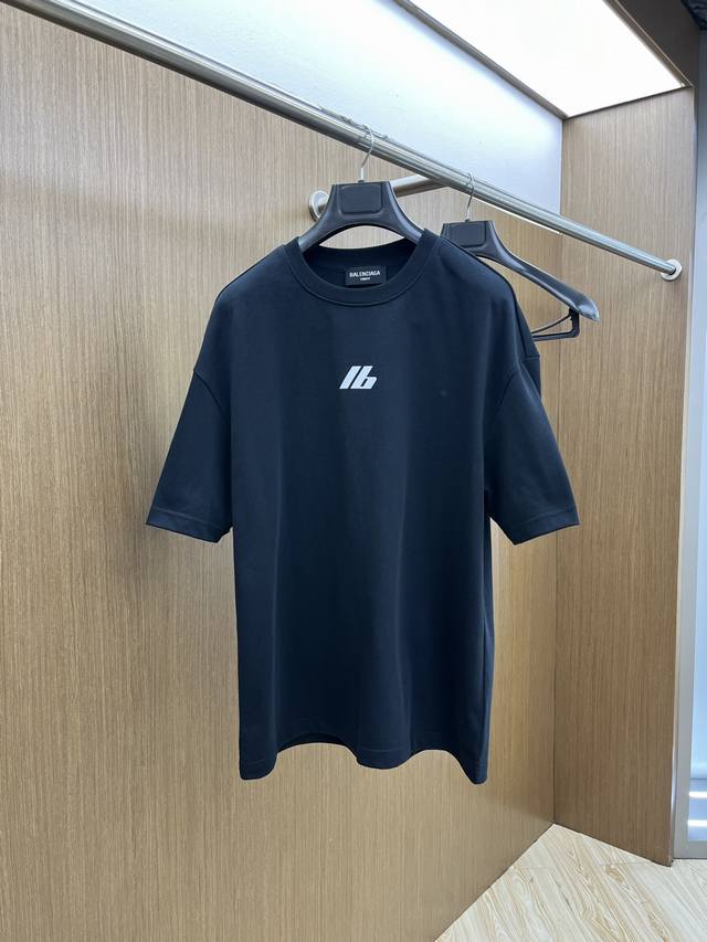 Bbg Ss夏装新品 专柜在售 最新系列图案Logo短袖T恤 必须人手一件的节奏！ 进口顶极精梳棉面料，极为亲肤舒适 摸上去非常的细腻，质感很好，完美体现立体感
