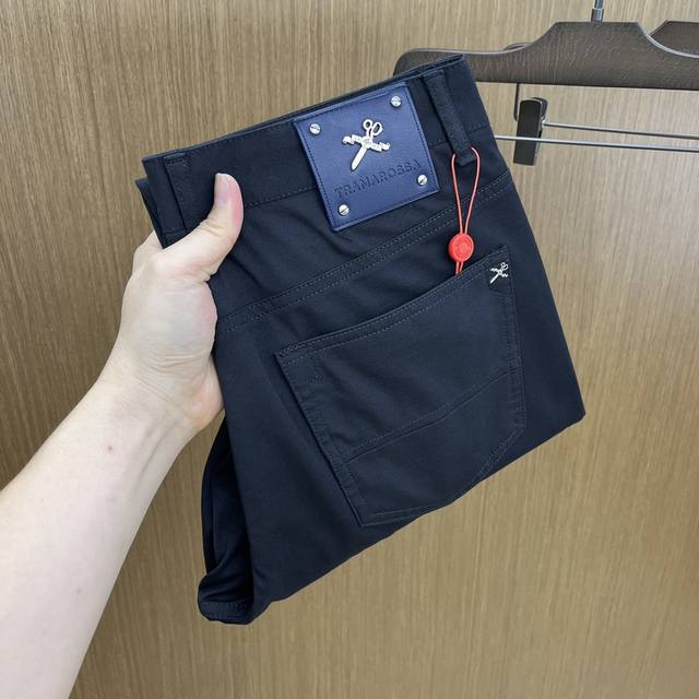 新品 Tra 2540春夏新品休闲裤西裤，官网同步发售，裤身工艺设计，进口客供辅料、面料定制，代工厂P出品免检！每个细节做到极致，原版五金配件，潮范十足、上身有