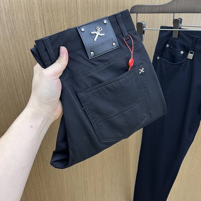 新品 Tra 2540春夏新品休闲裤西裤，官网同步发售，裤身工艺设计，进口客供辅料、面料定制，代工厂P出品免检！每个细节做到极致，原版五金配件，潮范十足、上身有
