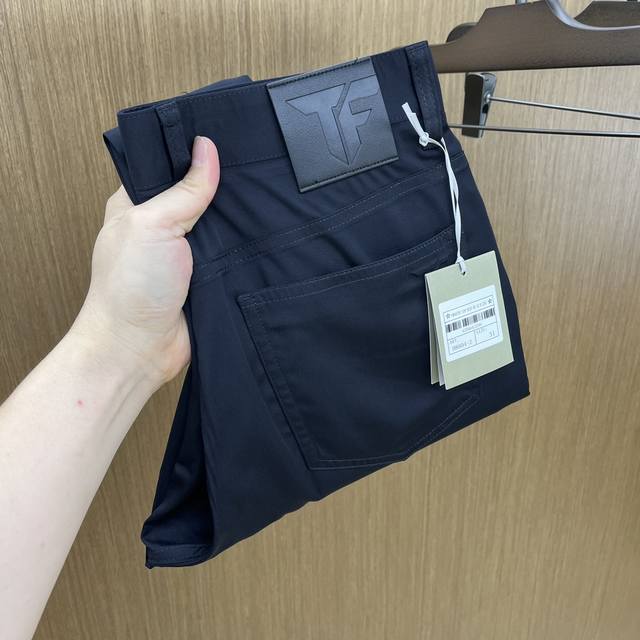 新品 Tf 2540春夏新品休闲裤西裤，官网同步发售，裤身工艺设计，进口客供辅料、面料定制，代工厂P出品免检！每个细节做到极致，原版五金配件，潮范十足、上身有型