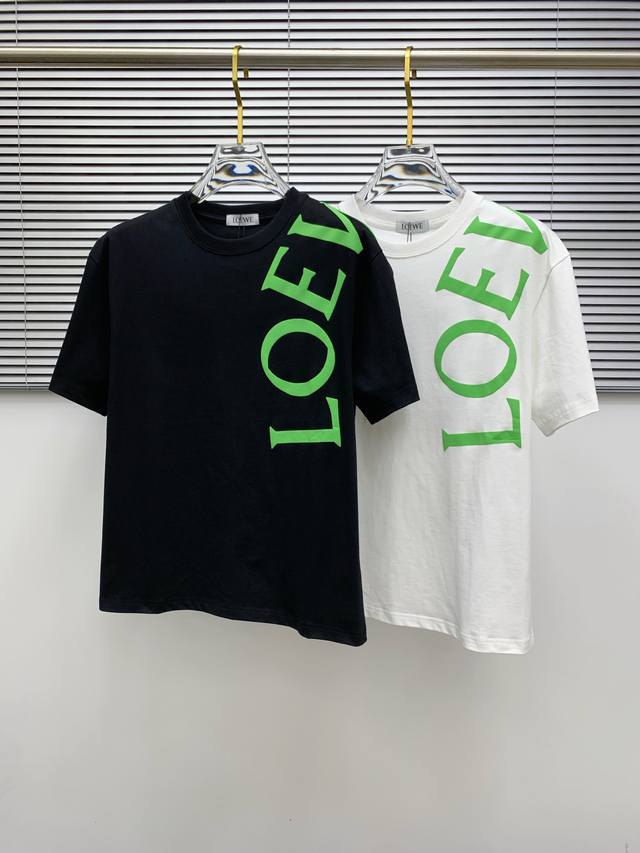 Ss罗意威纯棉最新面料经典标识图案Logo时尚简约潮流短袖，最顶级的品质专柜原单短袖，顶级制作工艺进口面料，专柜款独特设计，采用进口高端订制面料。官网在售！面料