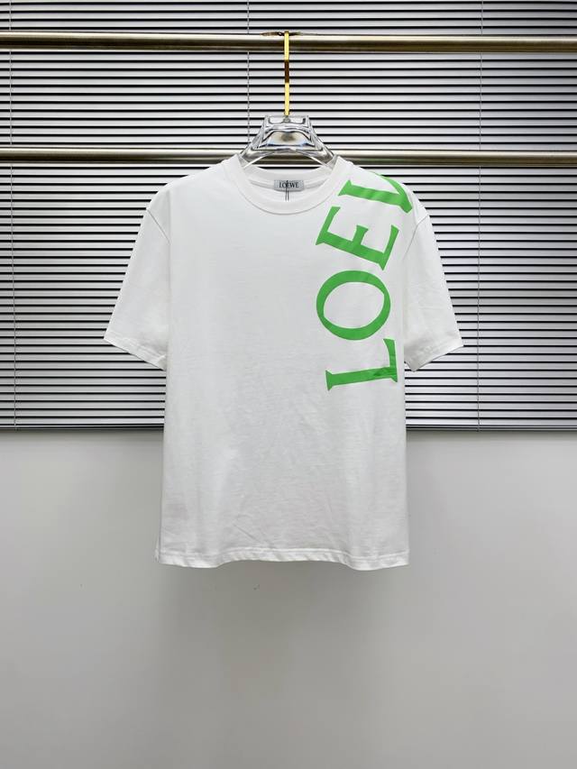 Ss罗意威纯棉最新面料经典标识图案Logo时尚简约潮流短袖，最顶级的品质专柜原单短袖，顶级制作工艺进口面料，专柜款独特设计，采用进口高端订制面料。官网在售！面料