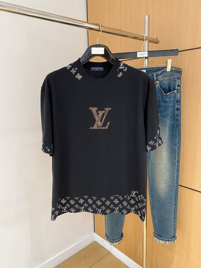Sslv纯棉最新面料经典标识图案Logo时尚简约潮流短袖，最顶级的品质专柜原单短袖，顶级制作工艺进口面料，专柜款独特设计，采用进口高端订制面料。官网在售！面料版