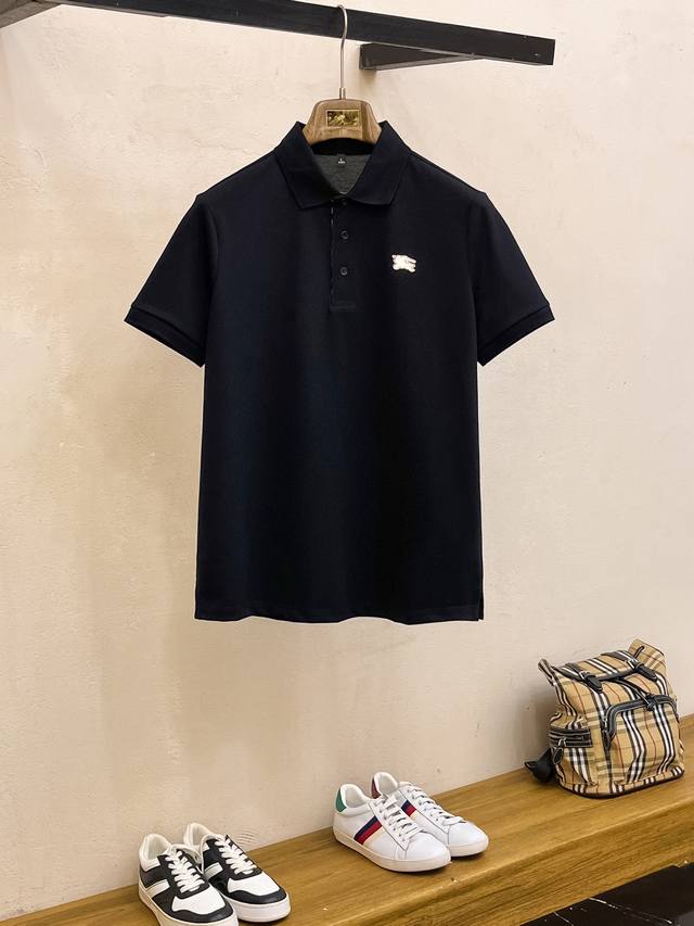 巴宝莉25Ss新款春夏短袖翻领T恤Polo，最高版本客供定制高端朱地面料简单时尚款，拼色螺纹超级好看！经典Logo简单大方的款式！满满的高级感，四季可穿。简欧风