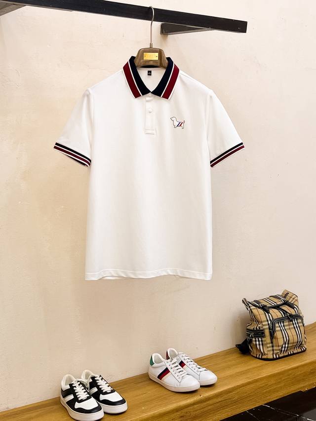 Tb 25Ss新款春夏短袖翻领T恤Polo，最高版本客供定制高端朱地面料简单时尚款，拼色螺纹超级好看！经典Logo简单大方的款式！满满的高级感，四季可穿。简欧风