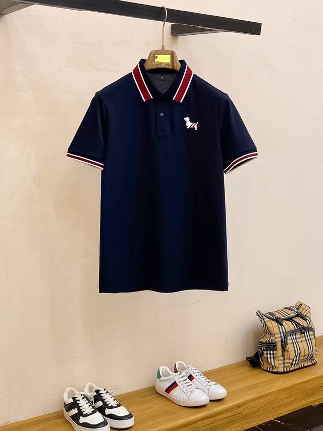 Tb 25Ss新款春夏短袖翻领T恤Polo，最高版本客供定制高端朱地面料简单时尚款，拼色螺纹超级好看！经典Logo简单大方的款式！满满的高级感，四季可穿。简欧风