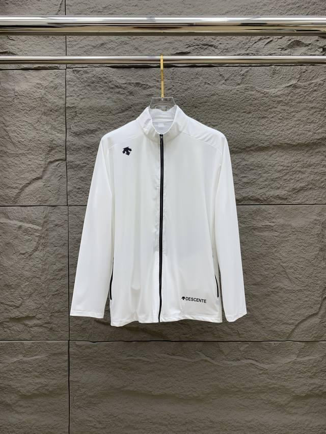 新品 迪桑特渠道精品.2025Ss春夏新款运动服夹克防晒服外套！防晒衣经典之余增添了与时俱进的时尚感,型男靓女的最佳选择.新型轻量绢丝纤维尼龙面料,轻盈透气,绗